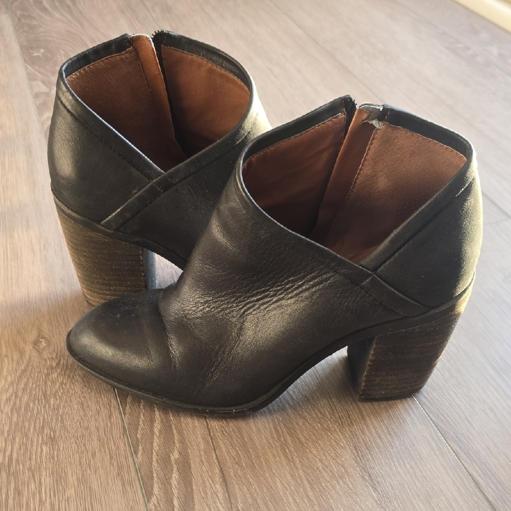 Lucky Brand Salza Leather Ankle Bootie Size 8.5 Black Block Heel Zip Western